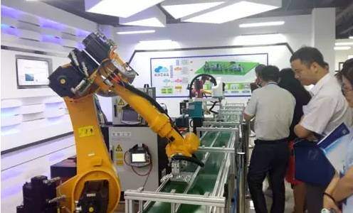 中国电子总经理刘烈宏 发展智能制造是一项长期的系统性工程，需金融科技多维赋能